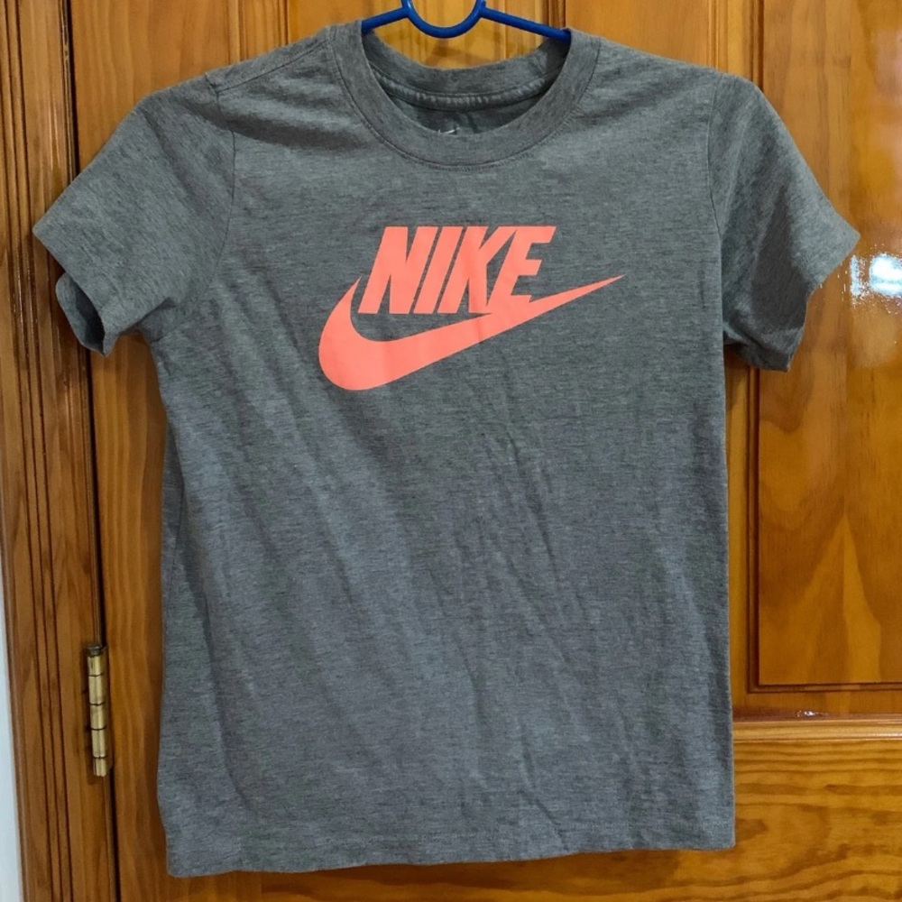 nike t-shirt